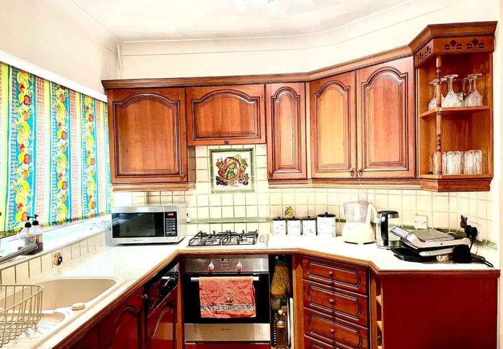 Stunning 1 Bedroom And Double Sofa Bed Near Train Station Southampton Eksteriør bilde
